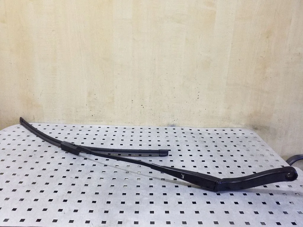 Front wiper blade arm 93867987