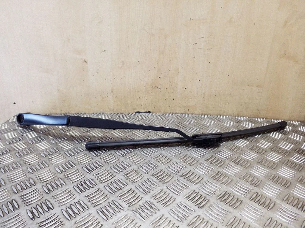 Front wiper blade arm 27521