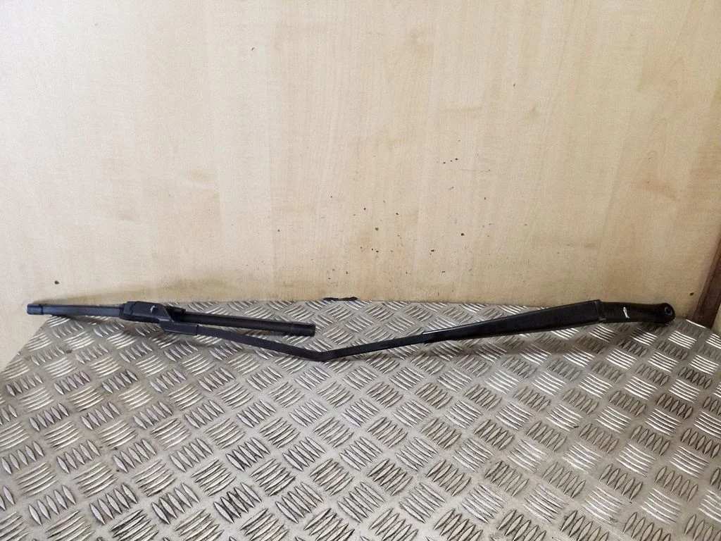 Front wiper blade arm – Tesla Model S (2012-)
