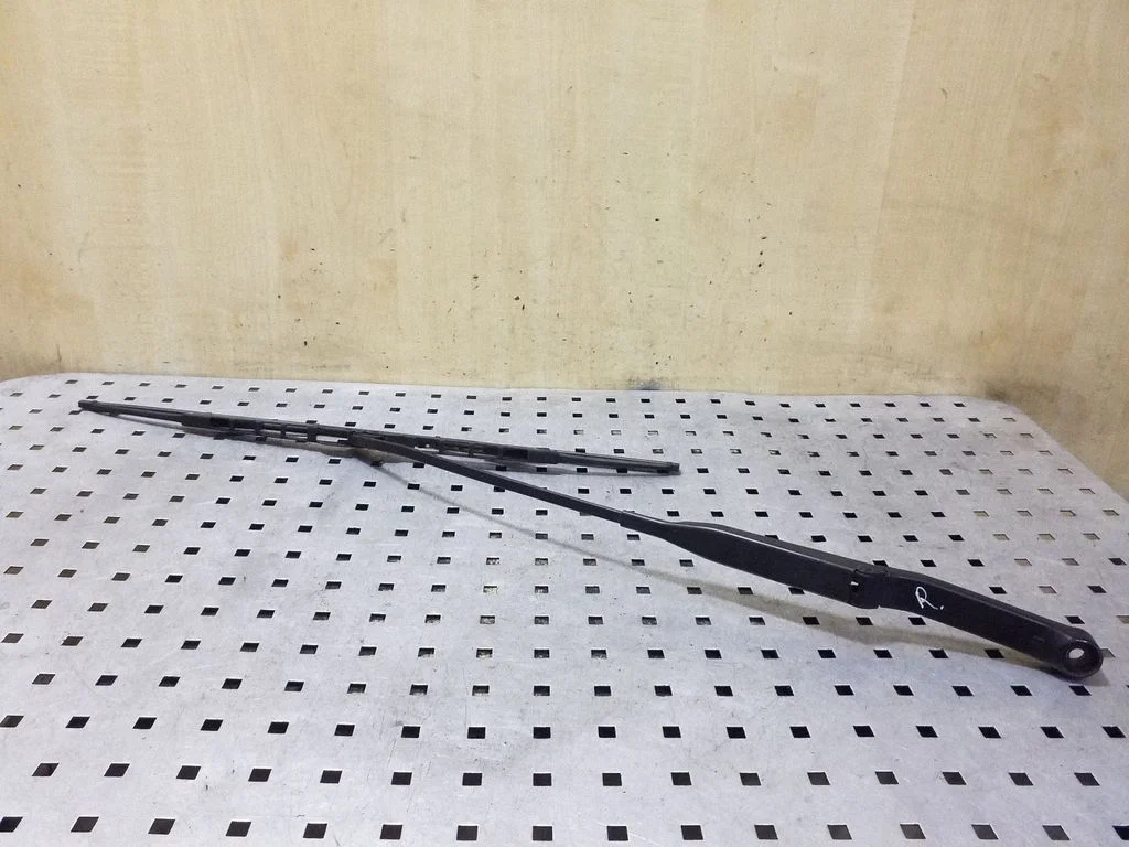 Front wiper blade arm 4A1955408A