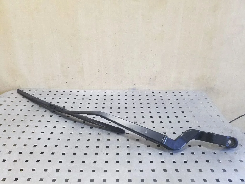 Front wiper blade arm – right
