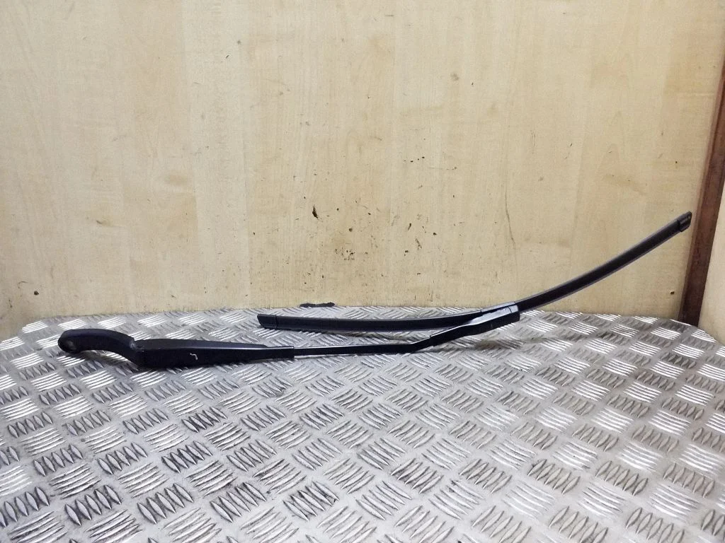 Front wiper blade arm 8V1955407