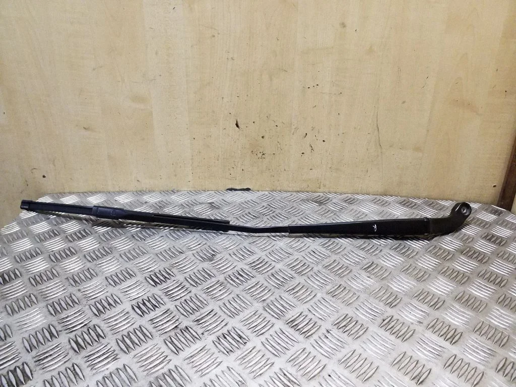 Front wiper blade arm 8V1955408