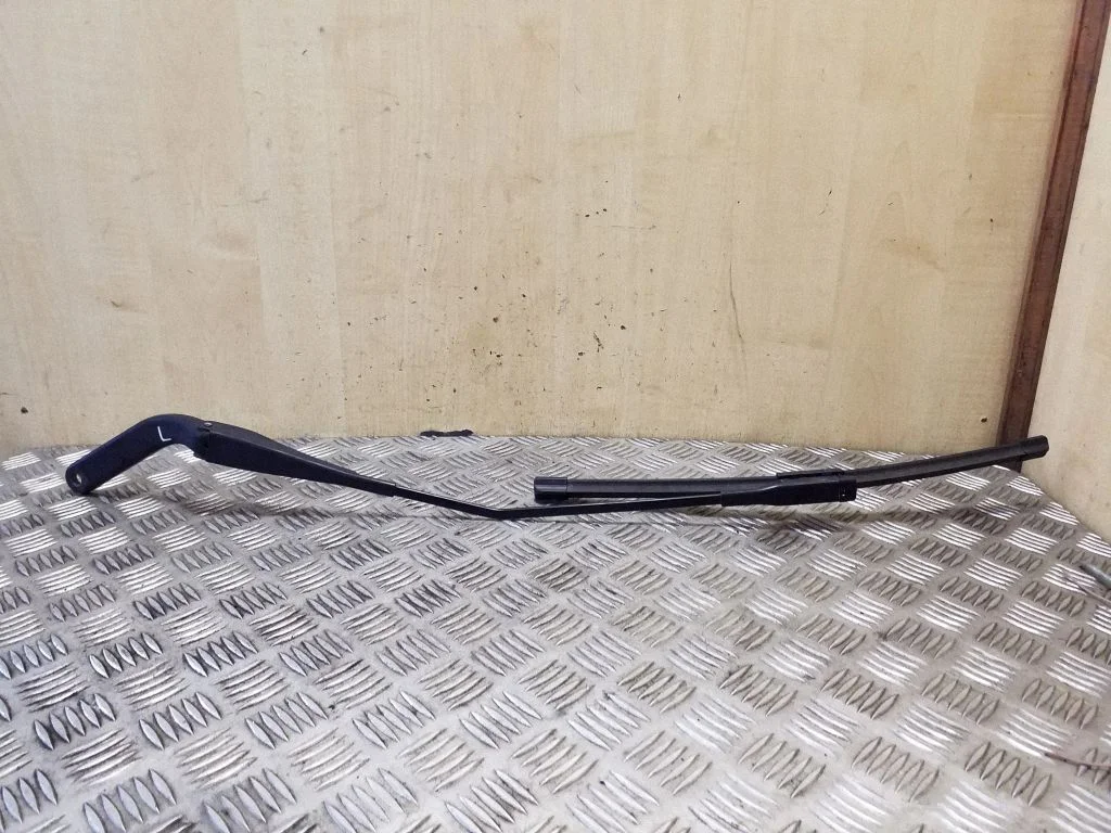 Front wiper blade arm 61612990149