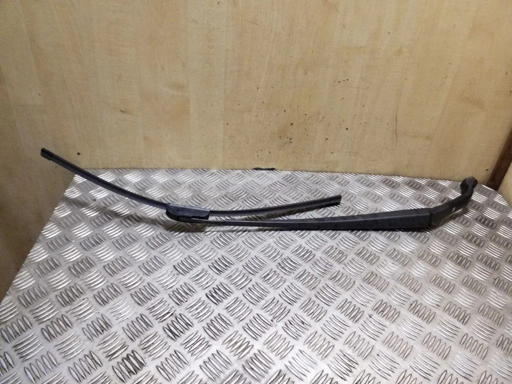 Front wiper blade arm – right