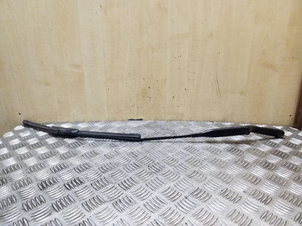 Front wiper blade arm – Opel Omega B2 (1999-2003)