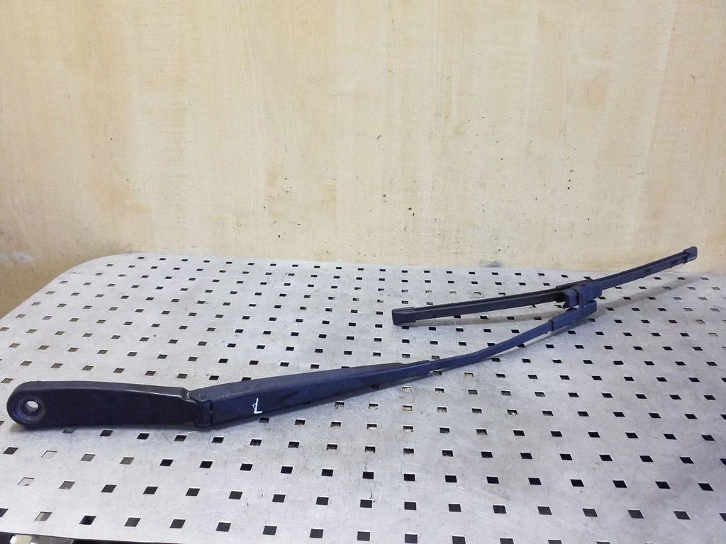 Front wiper blade arm 7213287