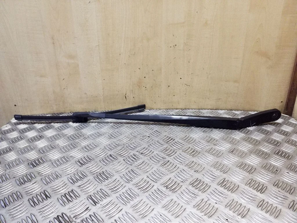 Front wiper blade arm 61617211261