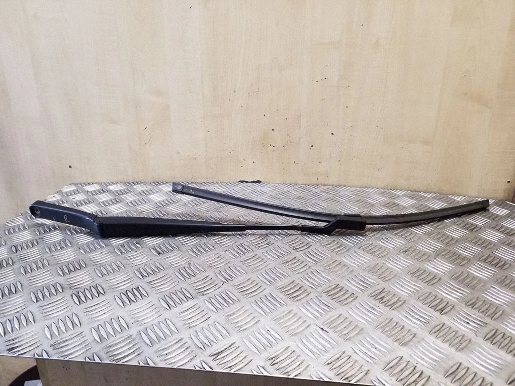 Front wiper blade arm 3G2955410