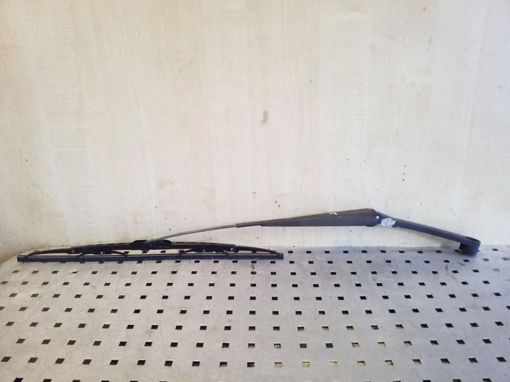 Front wiper blade arm – left