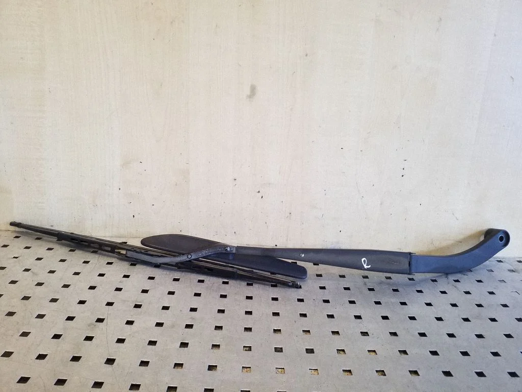 Front wiper blade arm – right