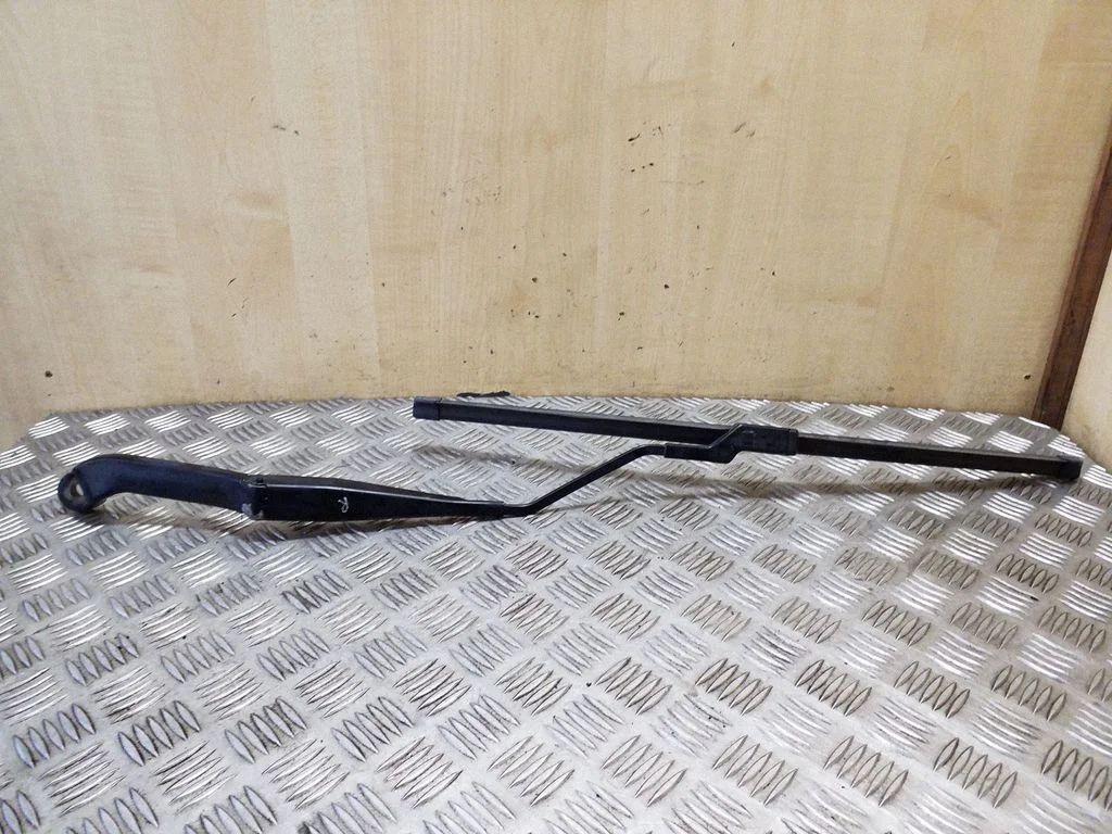 Priekšējā stikla tīrītāja svira 8V4117526BE