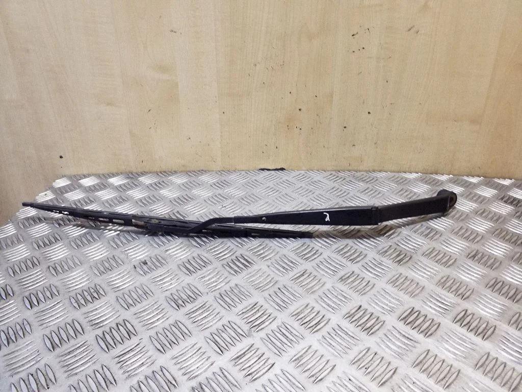 Front wiper blade arm – right