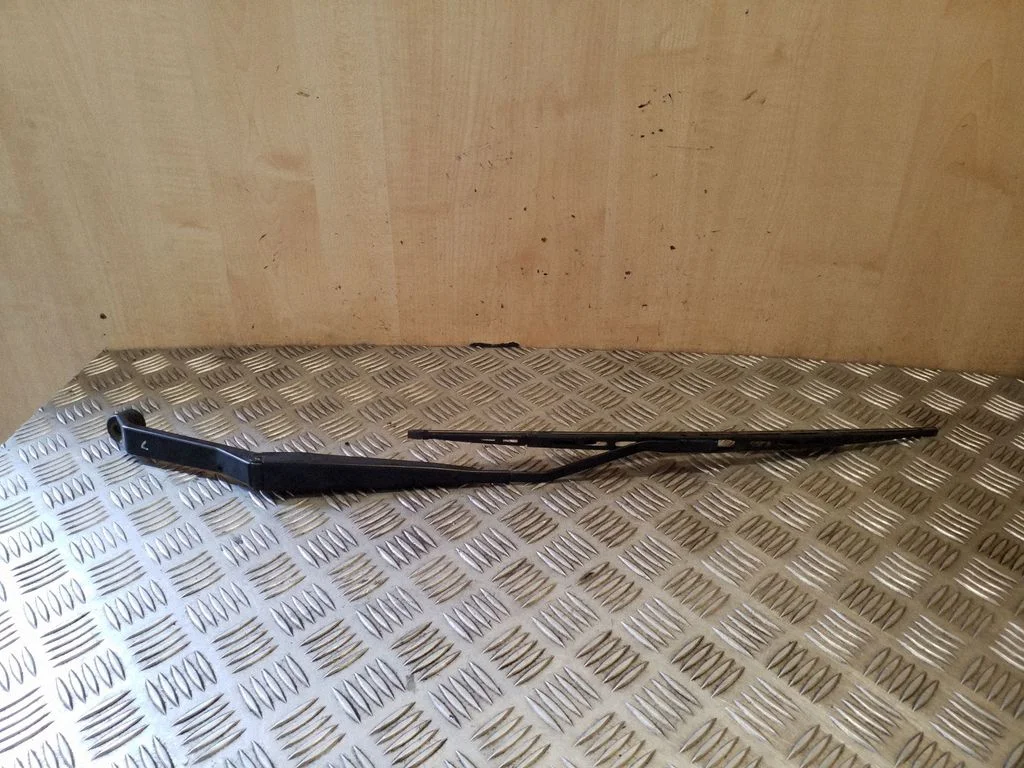 Front wiper blade arm – left