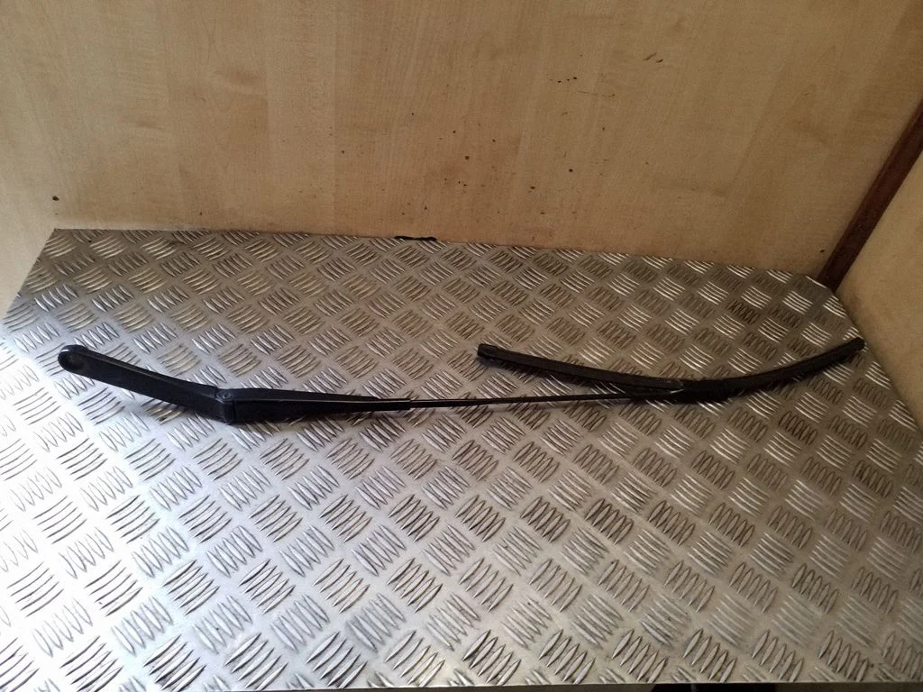 Front wiper blade arm 8T2955407A