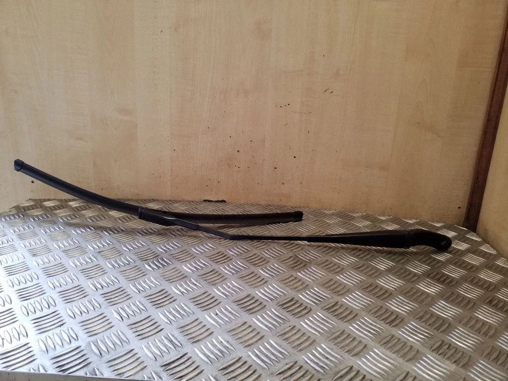 Front wiper blade arm 8K2955408