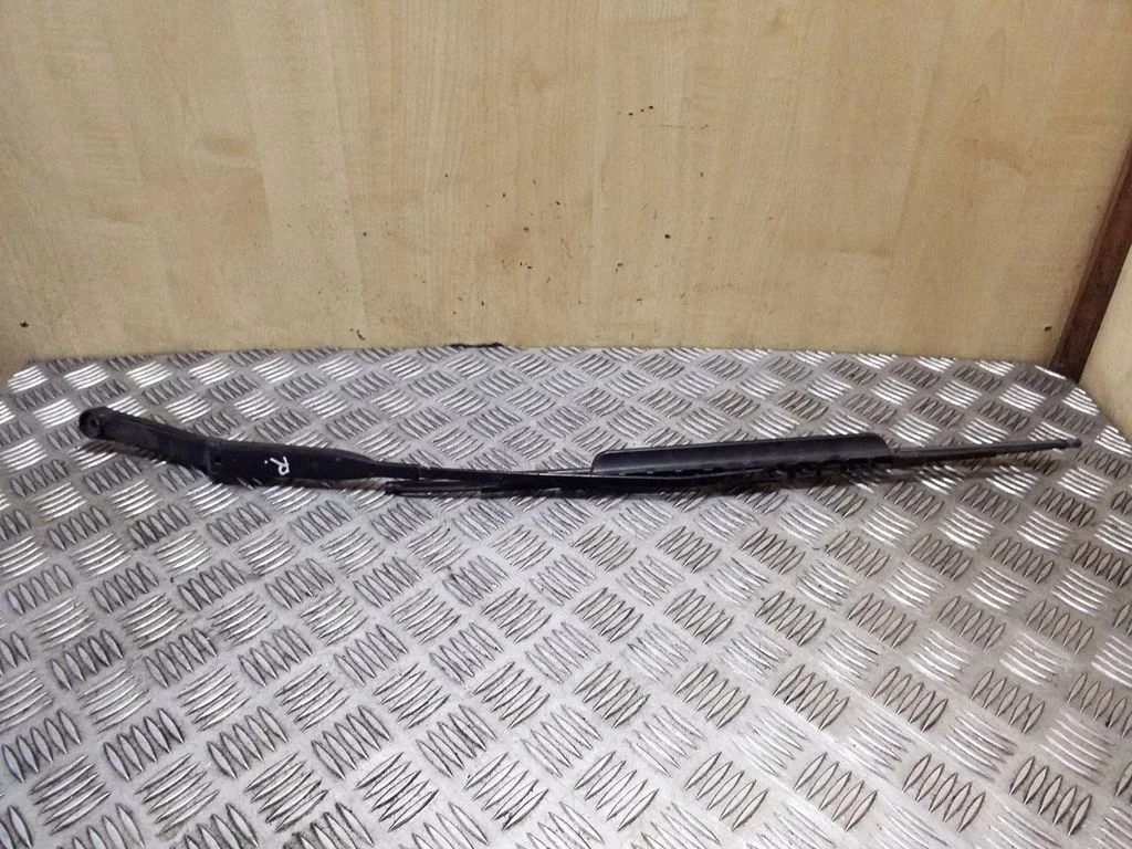 Front wiper blade arm 4A1955408A