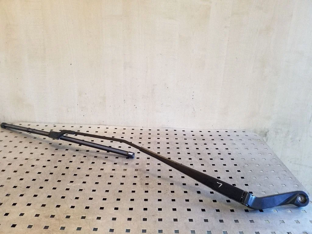 Front wiper blade arm – left