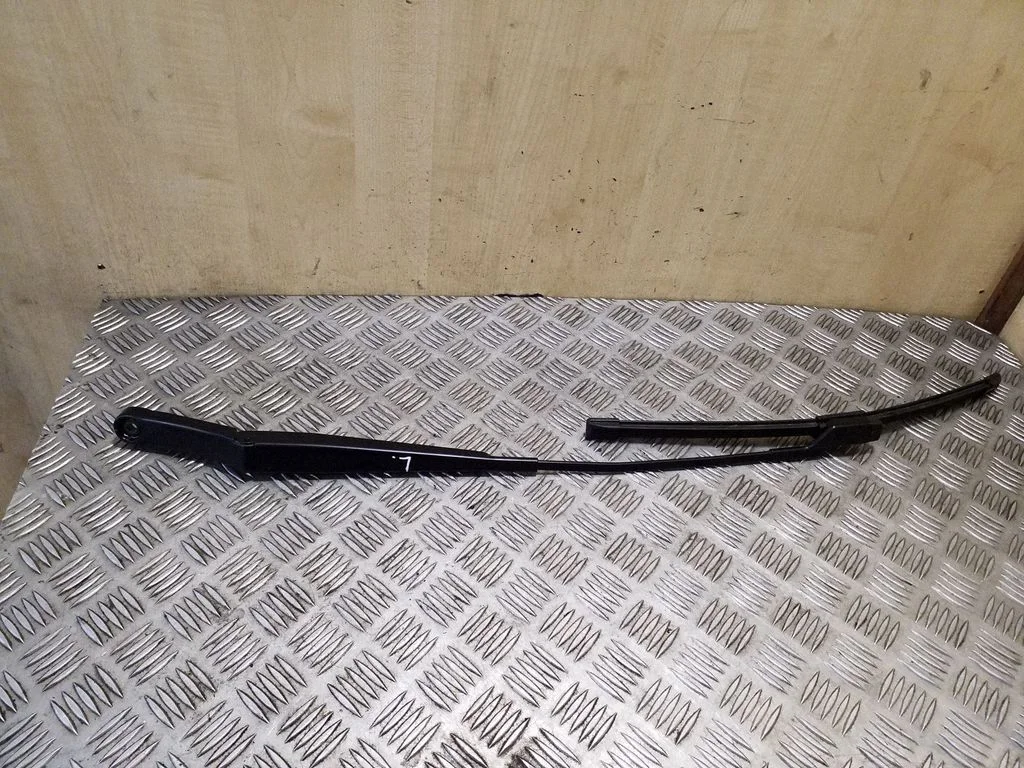 Front wiper blade arm 5L2955409