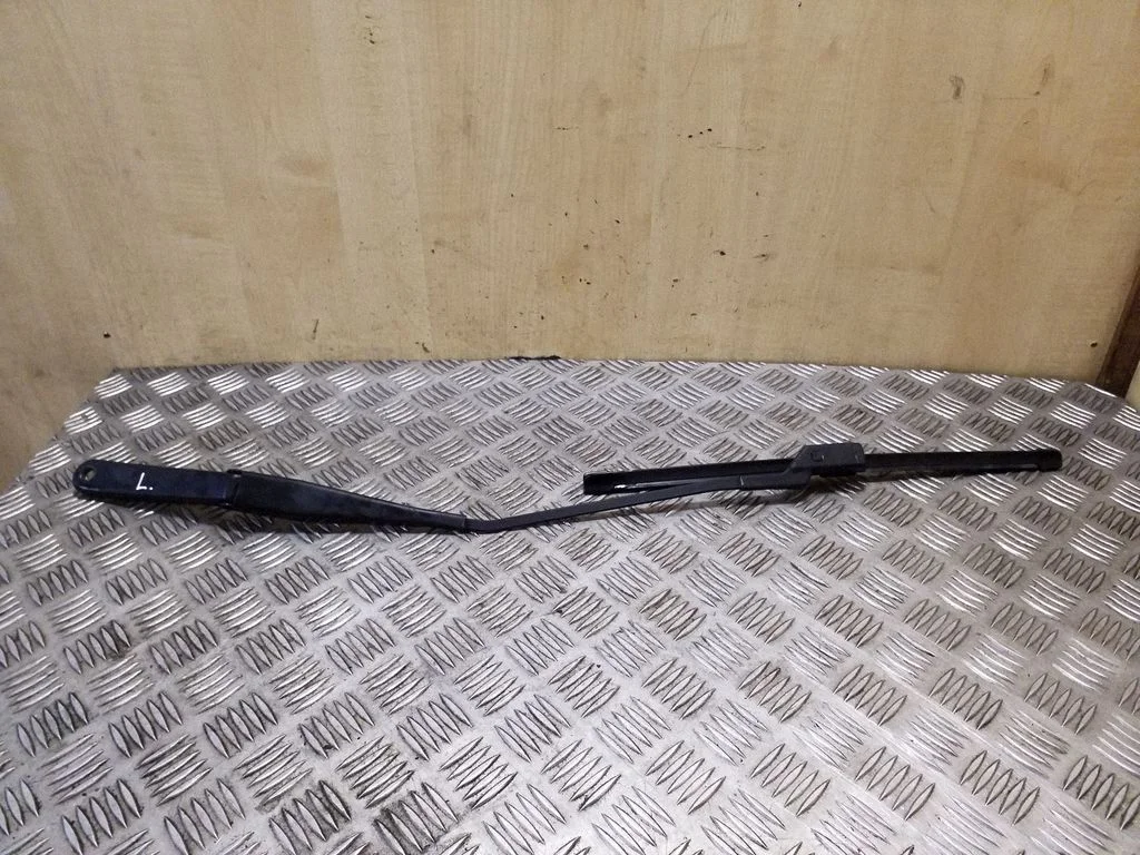 Front wiper blade arm – Ford Kuga I (2008-2012)