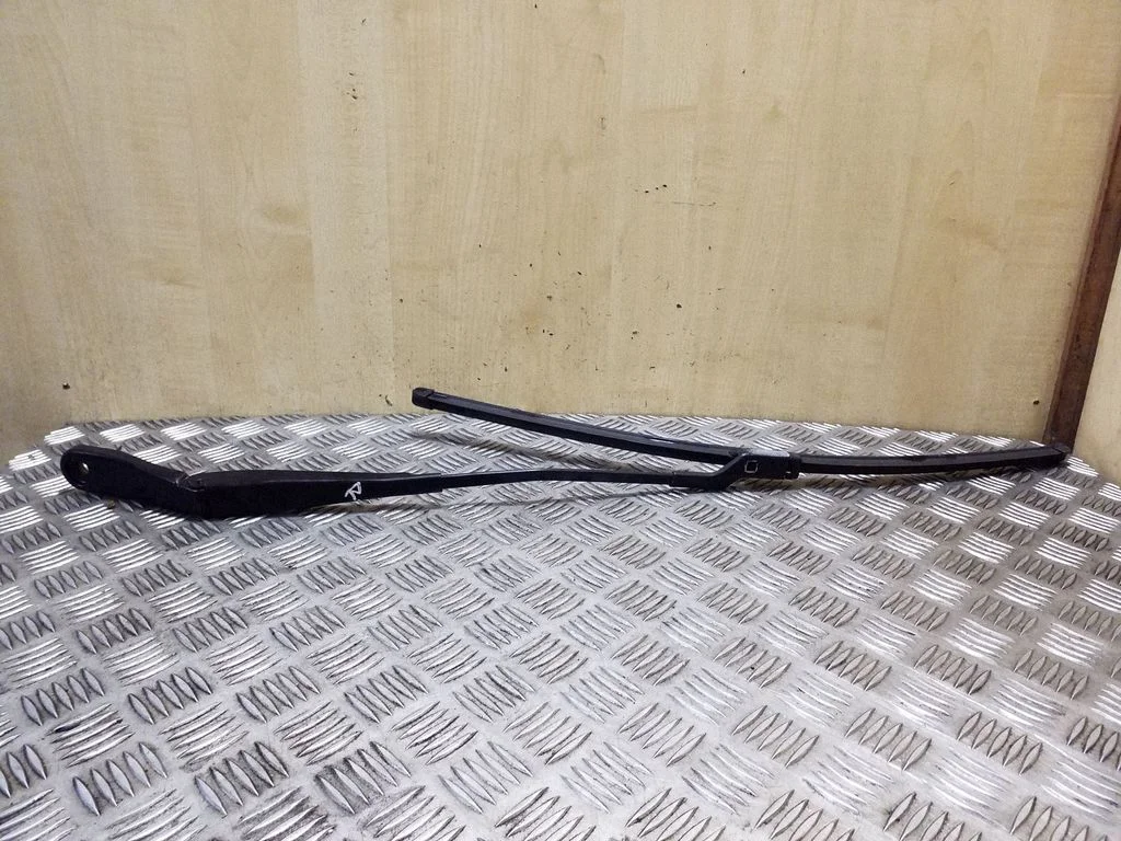 Front wiper blade arm 30796037