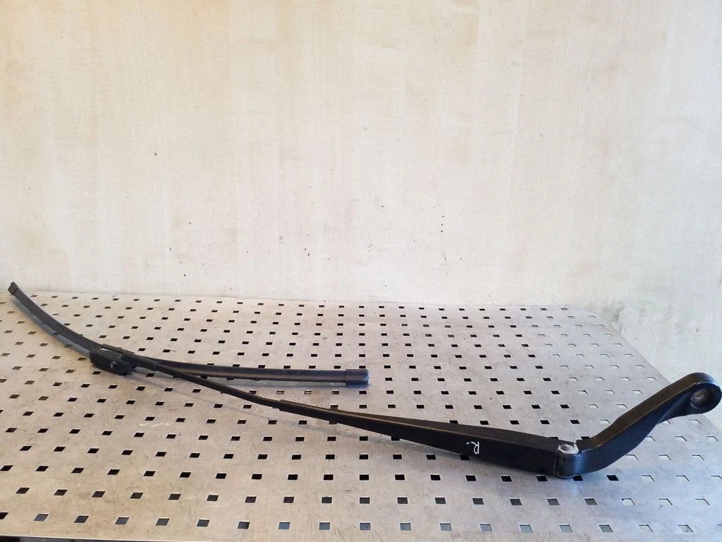 Front wiper blade arm – right