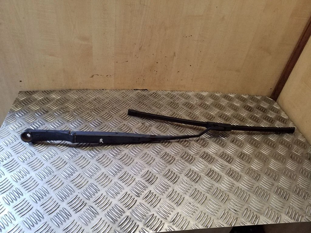 Front wiper blade arm – right