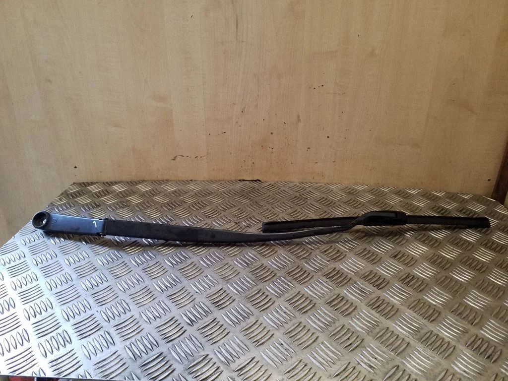 Front wiper blade arm – left