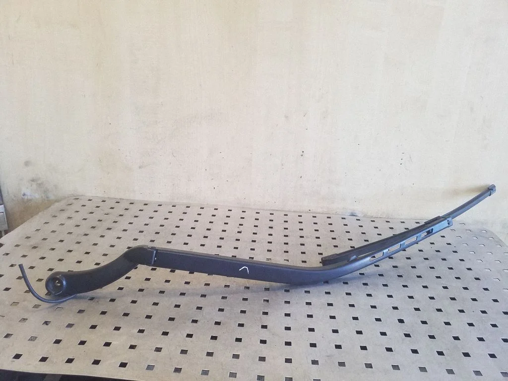 Front wiper blade arm 8X2317526D