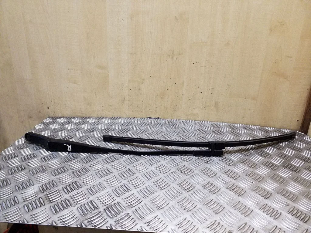 Front wiper blade arm – Volkswagen Golf Plus (2005-2013)