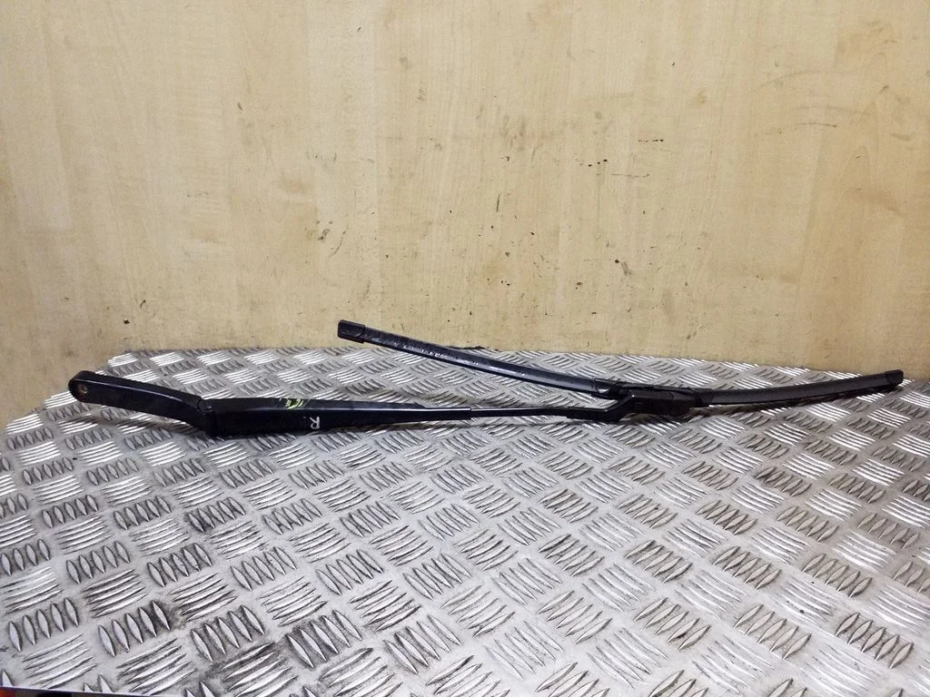 Front wiper blade arm 3G2955410