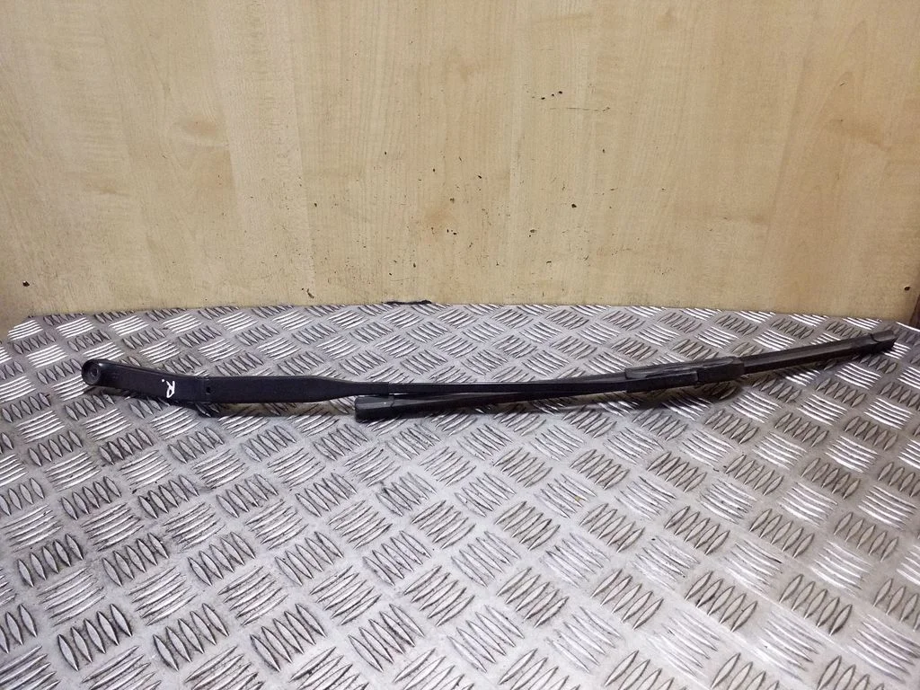 Front wiper blade arm 4A1955408A