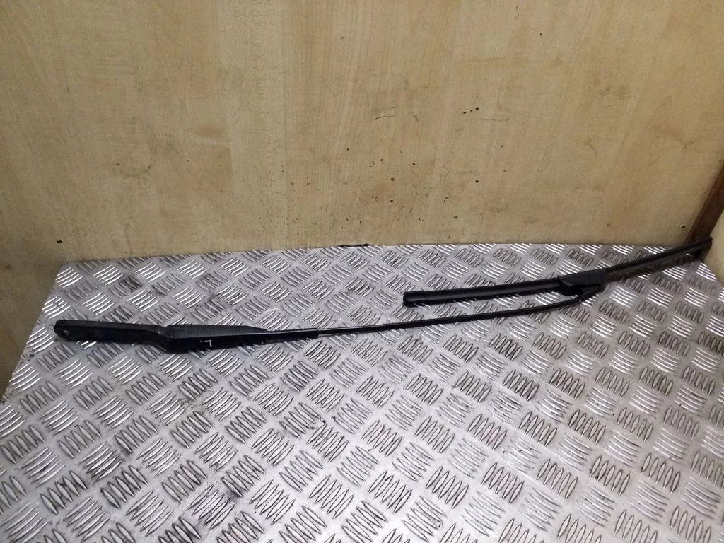 Front wiper blade arm 8200696499 – Renault Trafic II (X83) (2001-2014)