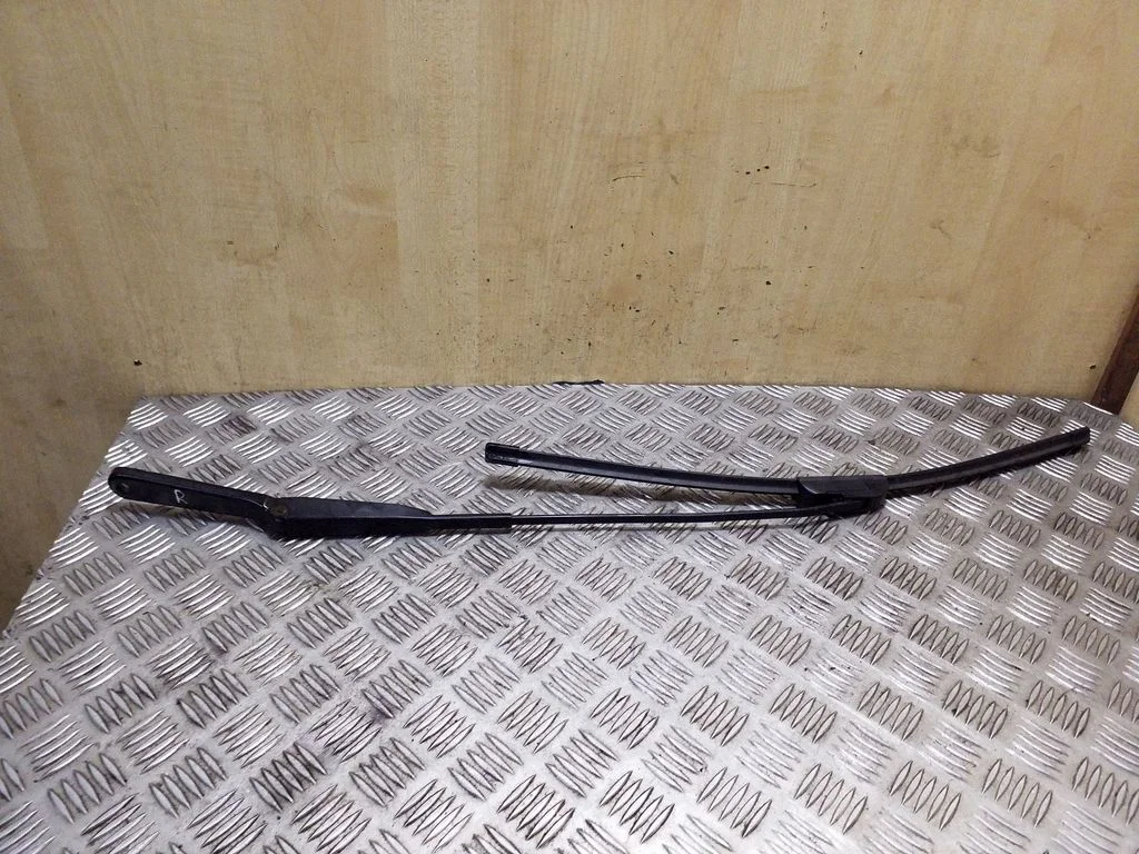 Front wiper blade arm 7700311585 – Renault Trafic II (X83) (2001-2014)