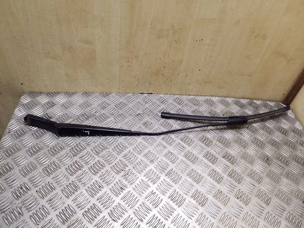 Front wiper blade arm 8R2955407B