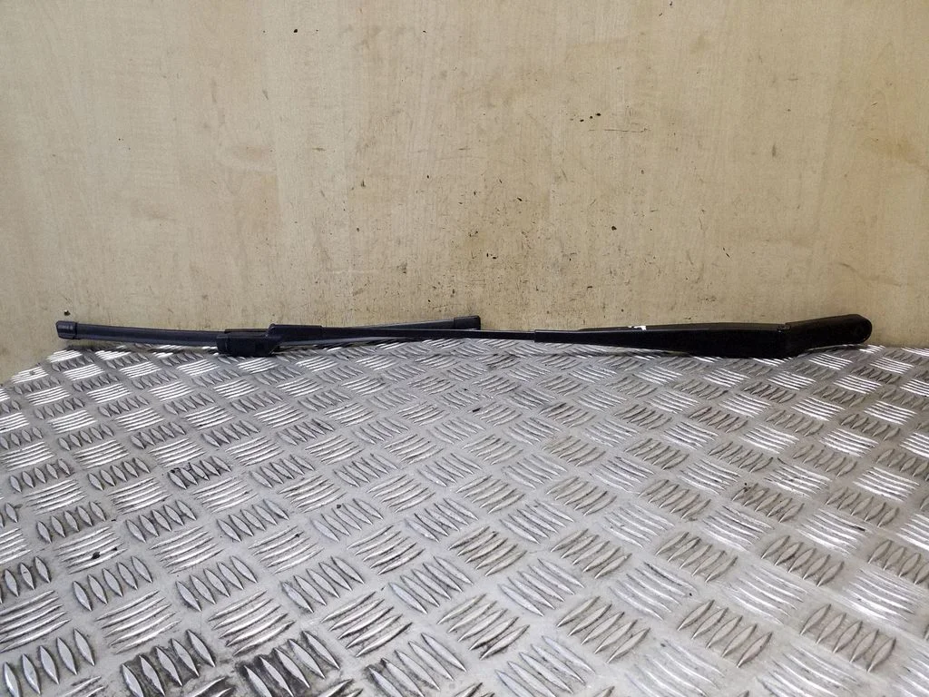 Front wiper blade arm 5L2955409