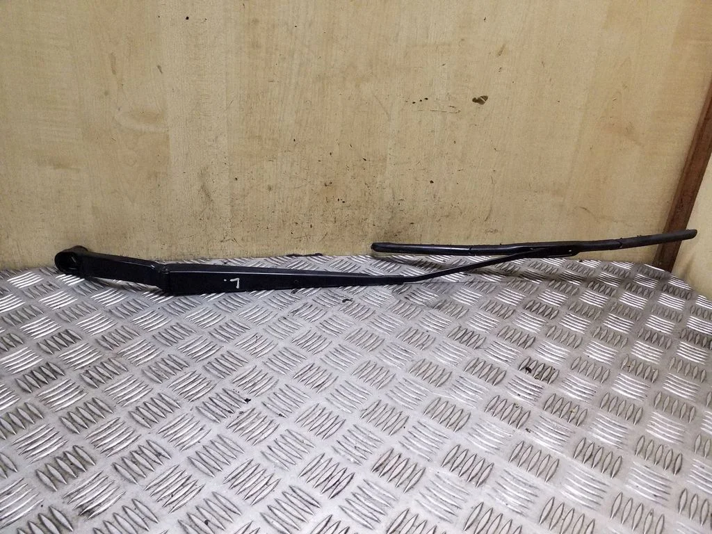 Front wiper blade arm – left