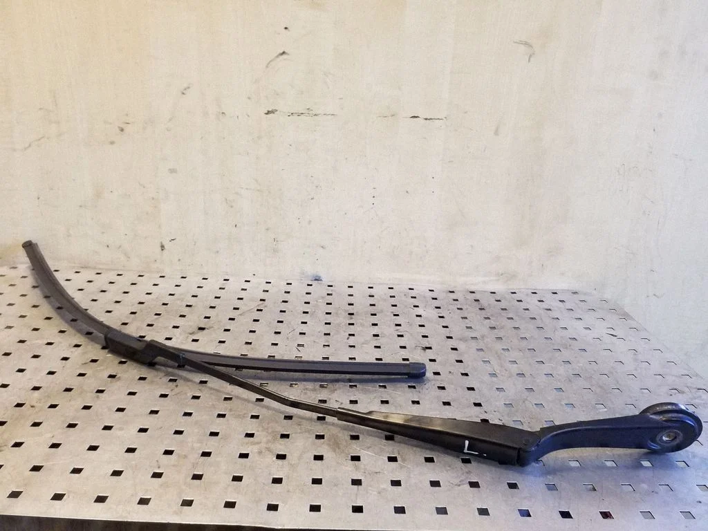 Front wiper blade arm BM5117526AB