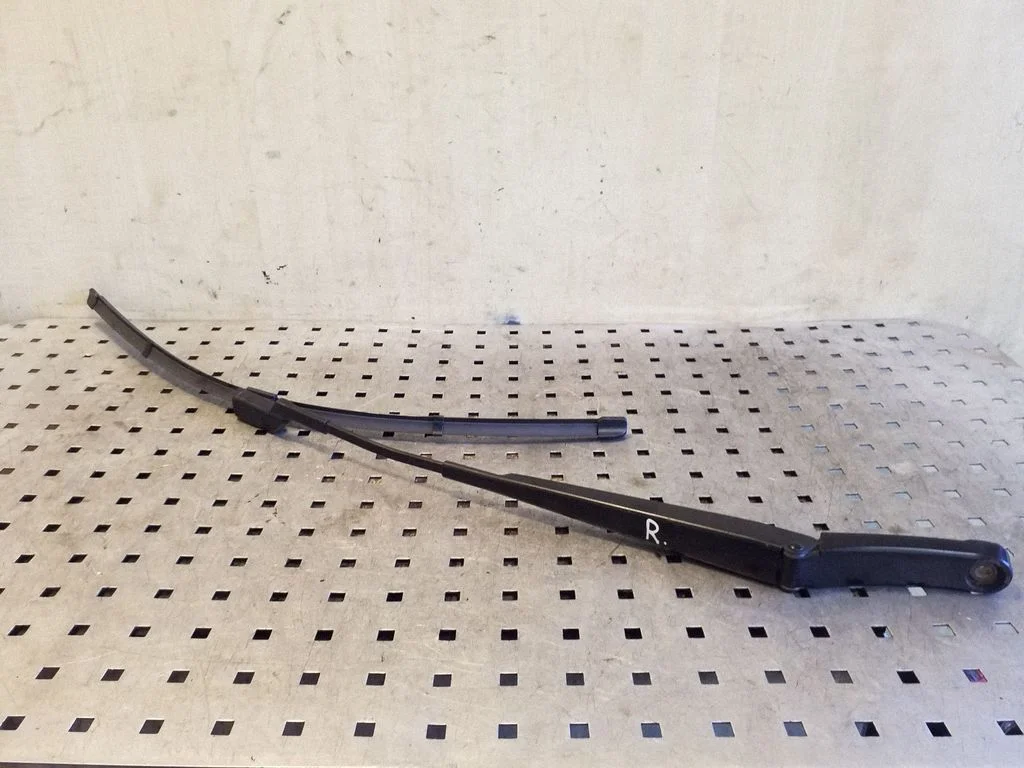 Front wiper blade arm 5N2955410