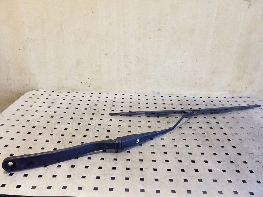 Front wiper blade arm W000014868