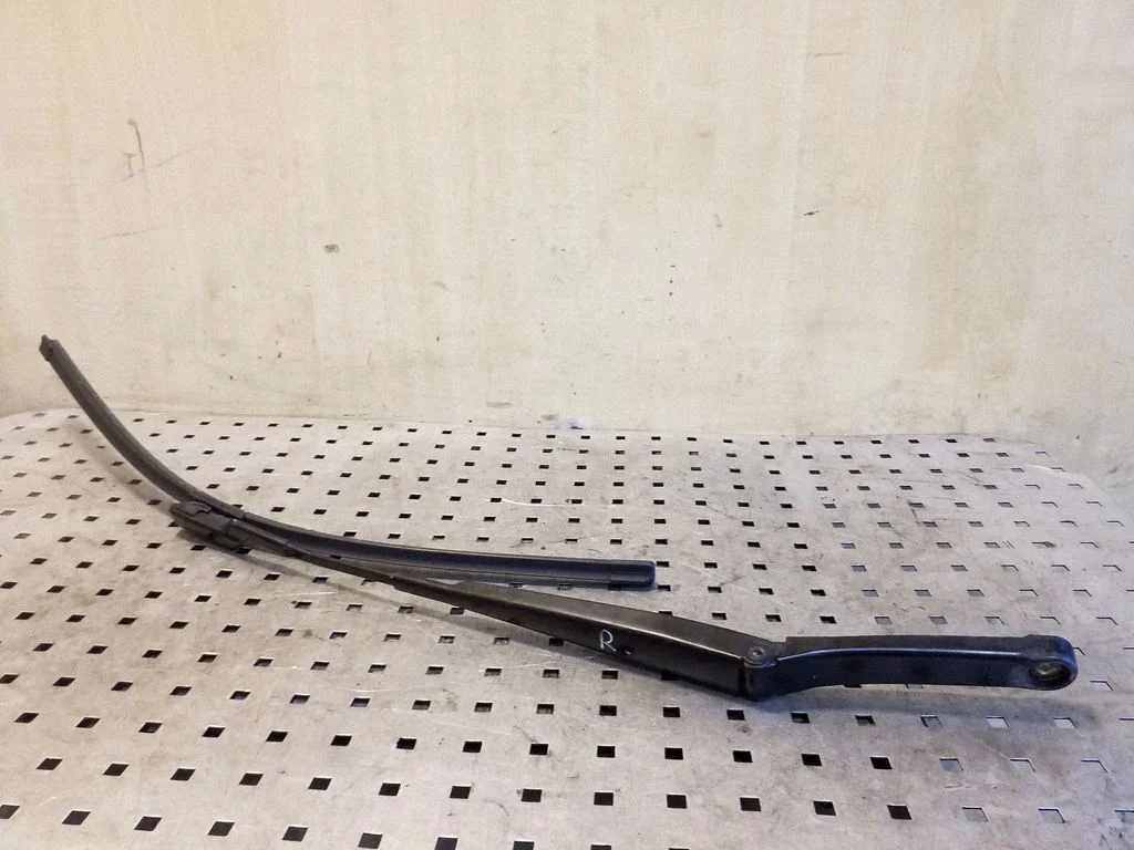 Front wiper blade arm 3G2955410