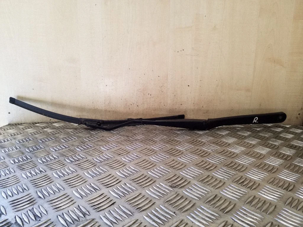 Front wiper blade arm W000014868 – Nissan Juke I F15 (2010-2018)