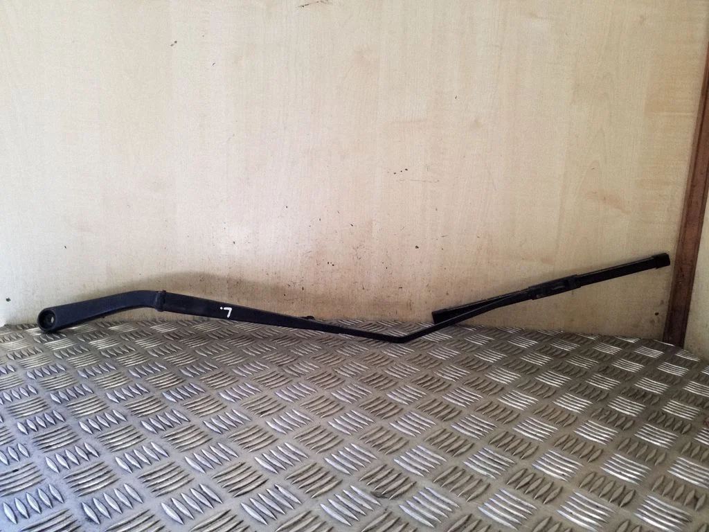 Front wiper blade arm W000014869 – Nissan Juke I F15 (2010-2018)