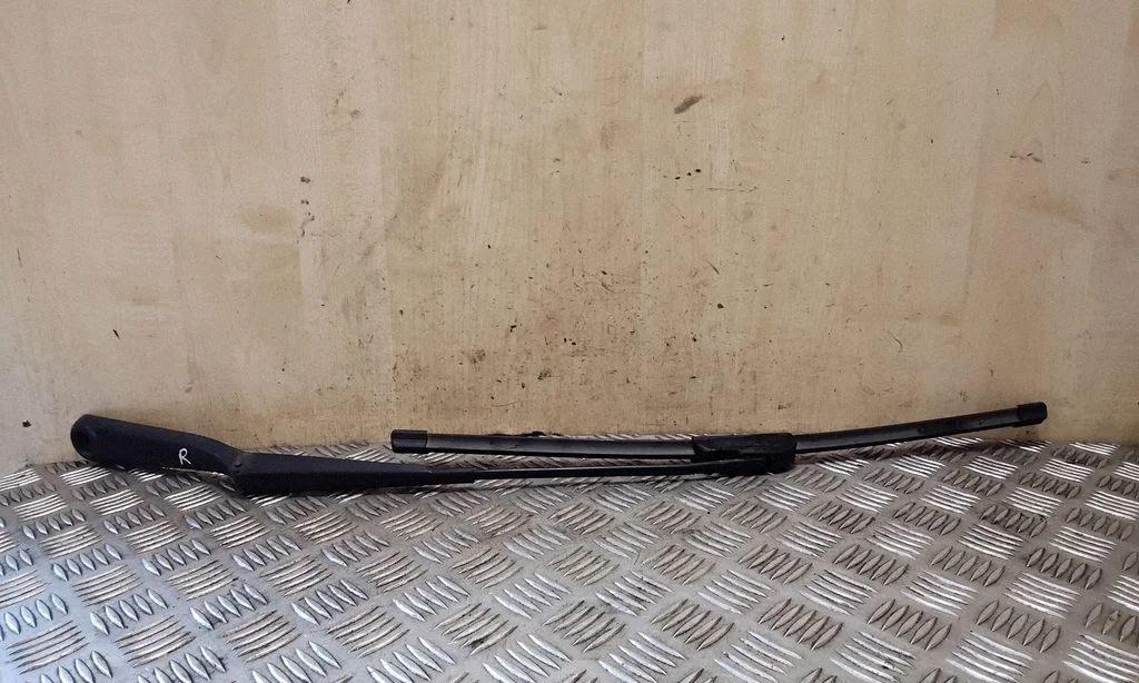 Front wiper blade arm – right