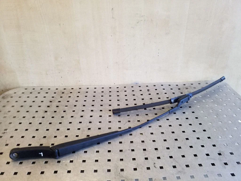 Front wiper blade arm 5N2955409