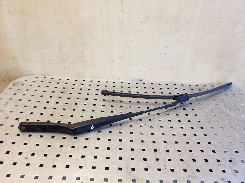 Front wiper blade arm 1Q2955410