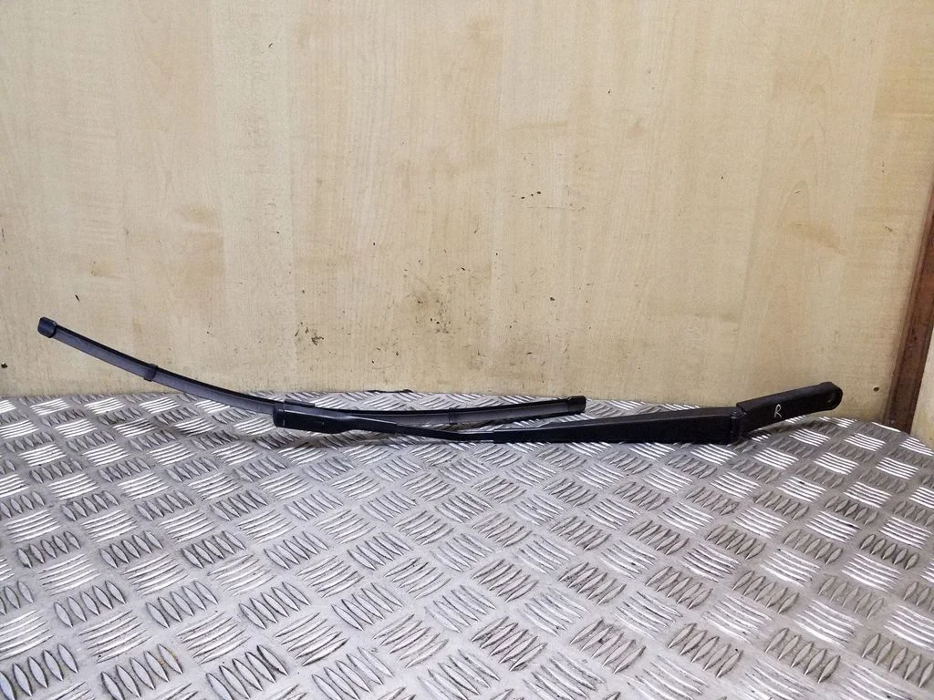 Front wiper blade arm 5E2955410