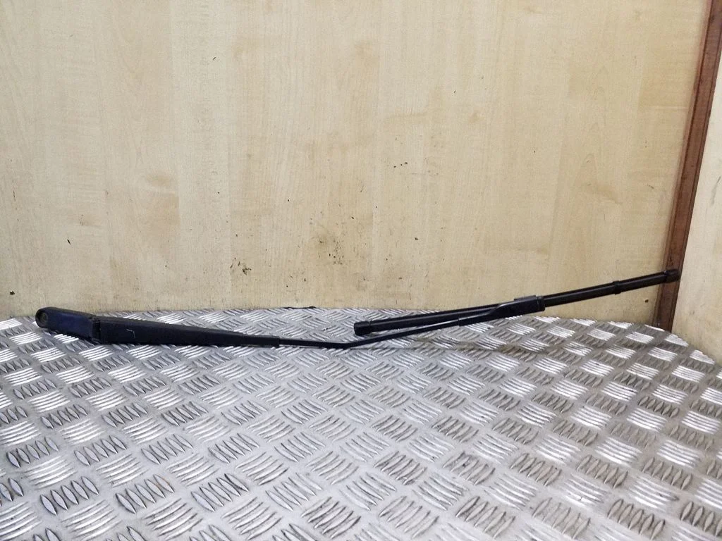 Front wiper blade arm 5E2955409