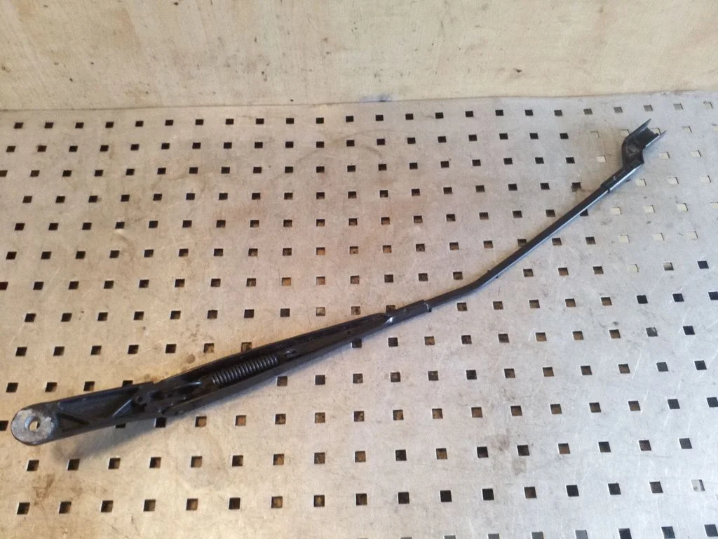 Front wiper blade arm 101955410