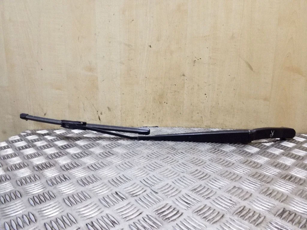 Front wiper blade arm – right